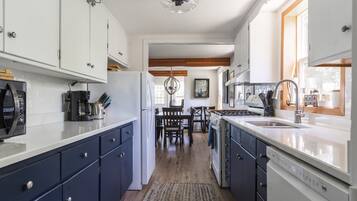 Frigorífic, microones, forn i placa de cuina