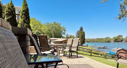 Lakefront Retreat Sleeps 12, Hot Tub, Boats, 1Gig Fibre, Pets, Wilmot Ski