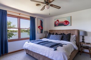 4 bedrooms, desk, iron/ironing board, travel cot