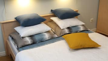 Family Apartment, Accessible, Park View | 2 bedrooms, iron/ironing board, free WiFi, bed sheets