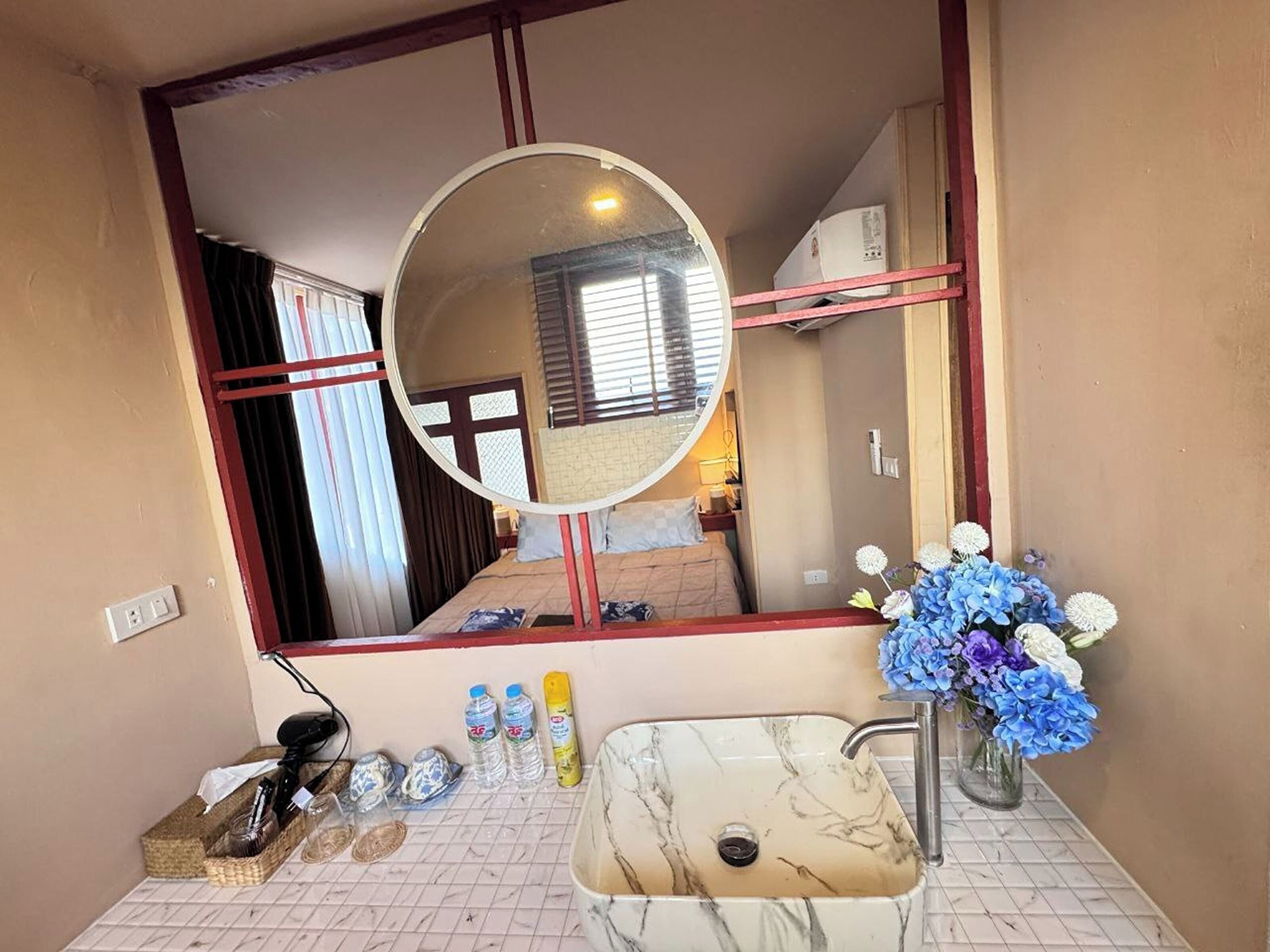 Photo - Blu Cabin Ari Stylish Gay Poshtel