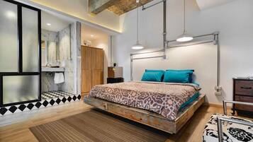 BA Suite (AK) | In-room safe, free WiFi, bed sheets