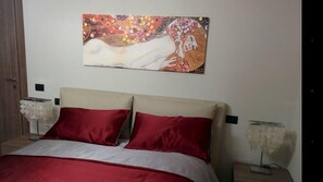 Deluxe tweepersoonskamer | Een bureau, geluiddichte muren, gratis wifi, beddengoed