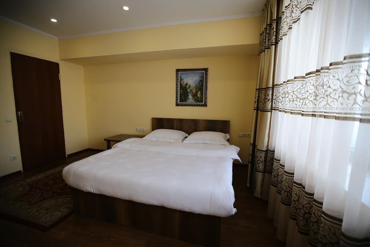 Economy Double Room | In-room safe, desk, blackout drapes, soundproofing