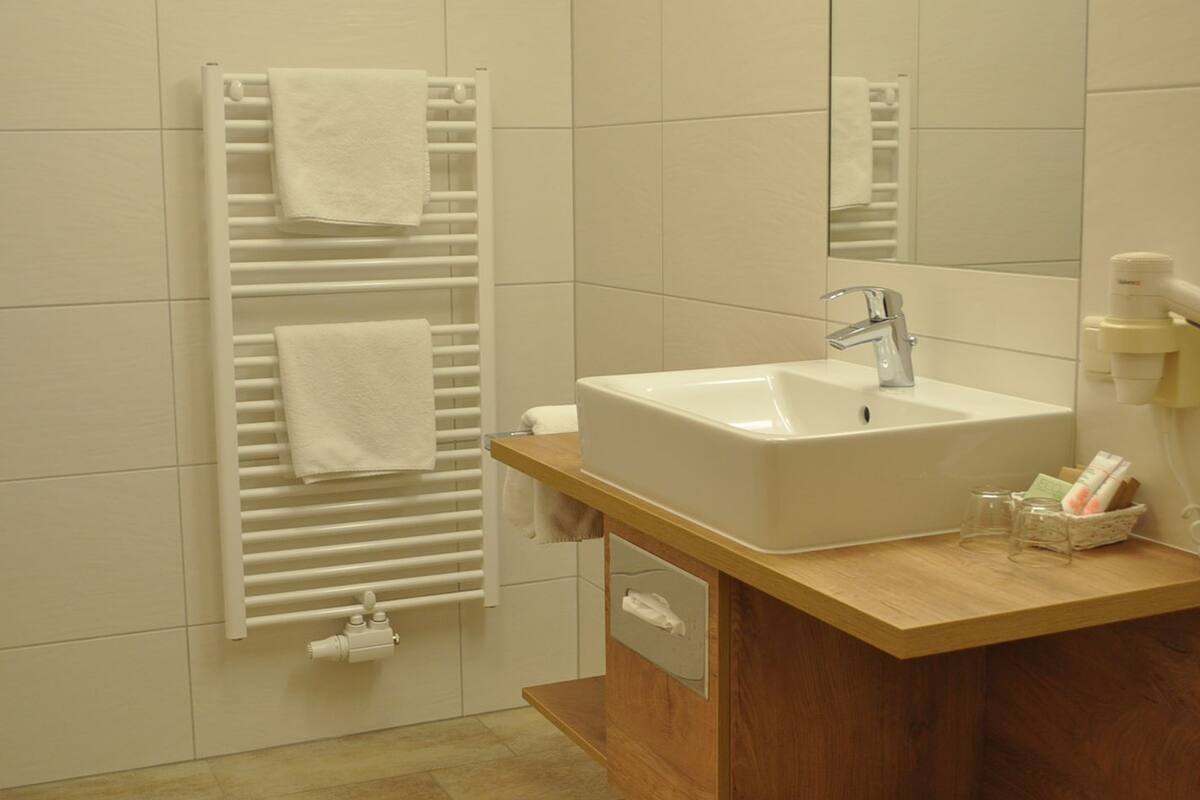 superior double or twin room | bathroom | shower, free toiletries, hair dryer, towels