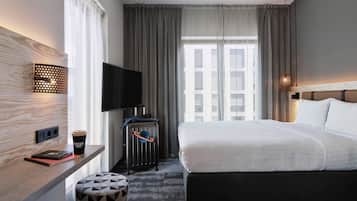 Room, 1 Queen Bed, Corner | Blackout drapes, soundproofing, free cribs/infant beds, free WiFi