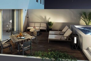 Hochwertige Bettwaren, Zimmersafe, Schreibtisch, Verdunkelungsvorhänge