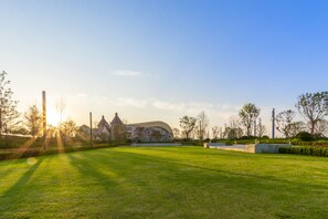 Outdoor wedding area - Yantai Marriott Hotel (Yantai)
