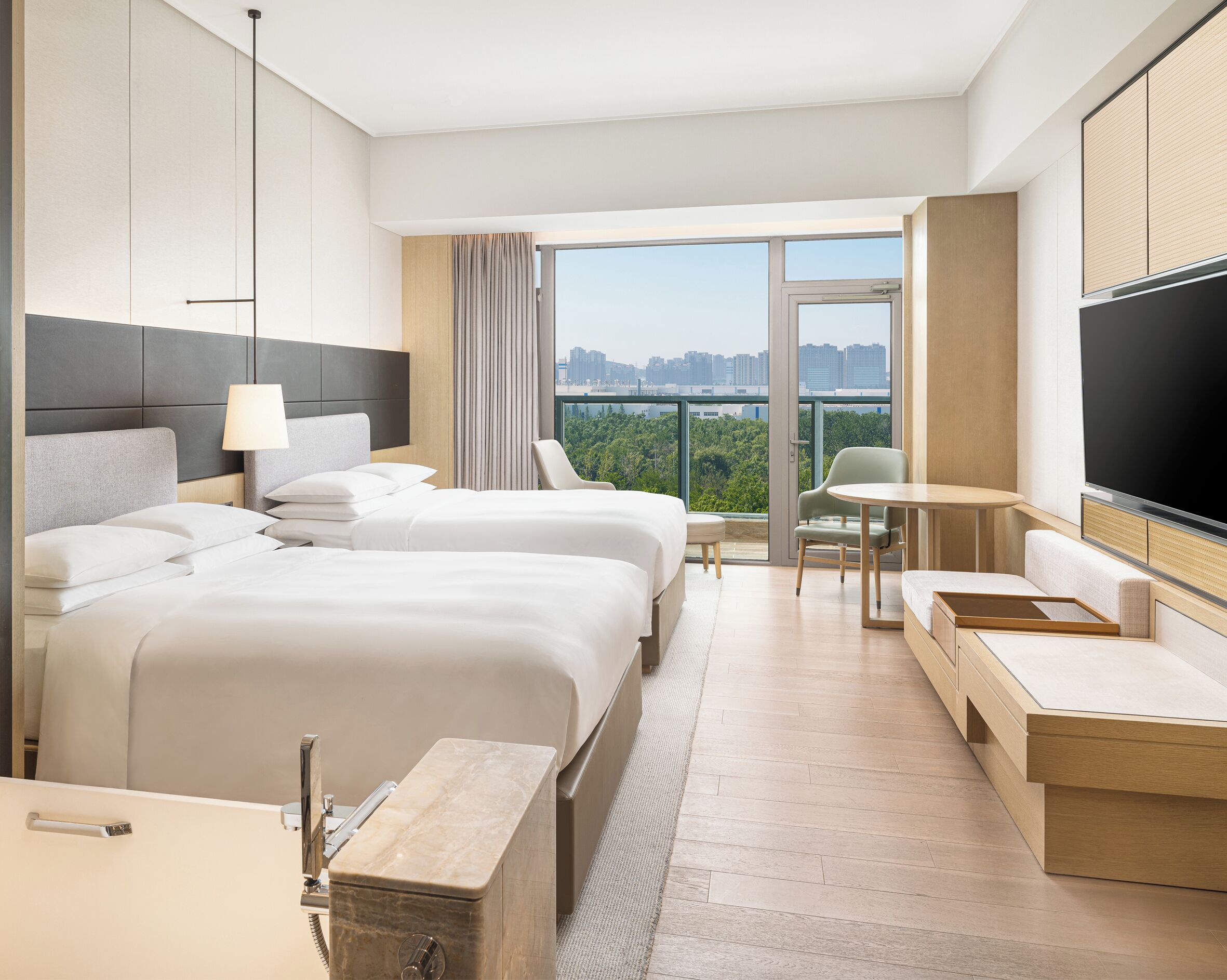 Habitación Deluxe con 2 camas individuales, 2 camas individuales, balcón, vistas al jardín | Edredones de plumas, caja fuerte, escritorio