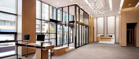 Lobby lounge