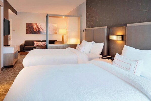 Desk, iron/ironing board, free WiFi, bed sheets - SpringHill Suites by Marriott Hampton Portsmouth (Hampton)