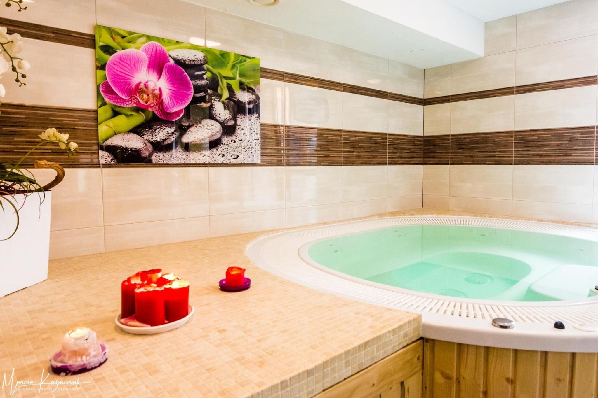 Body treatments, aromatherapy, hot stone massages, sports massages