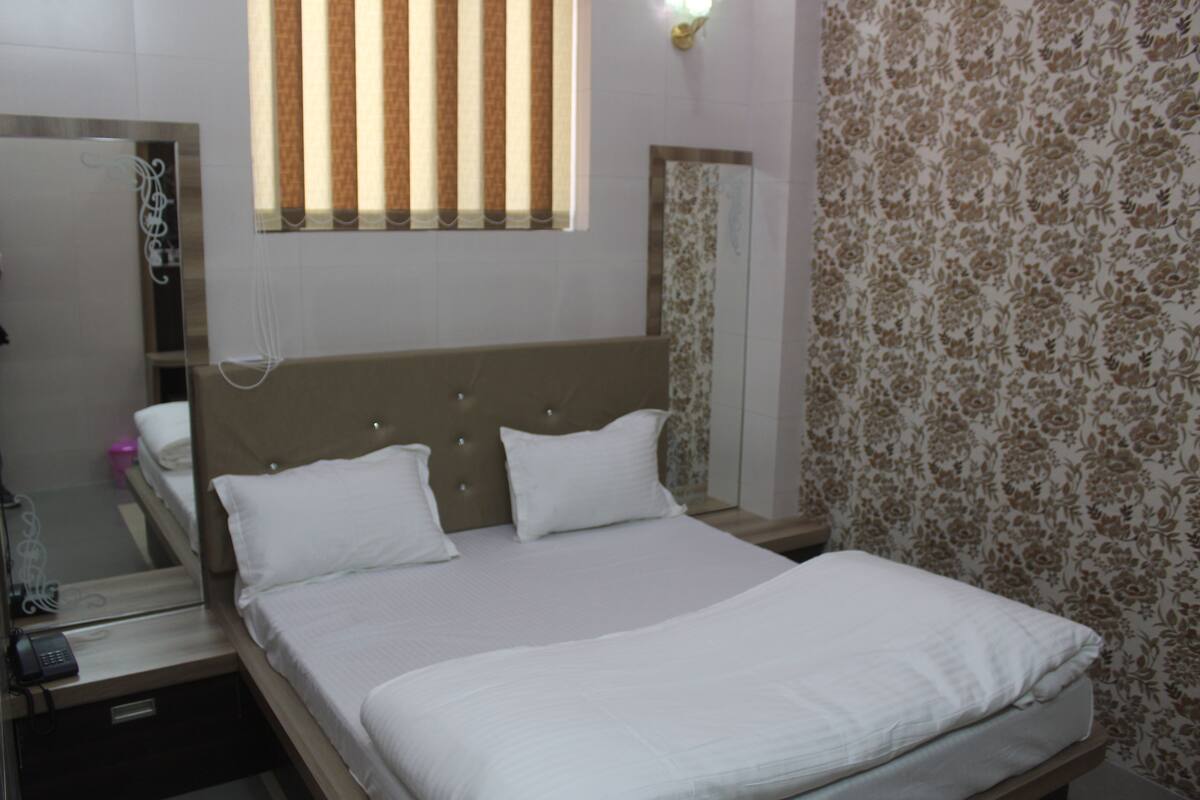 1 bedroom, soundproofing