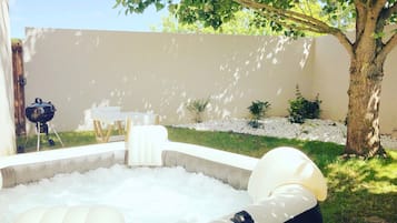 Casa de ciudad romántica, 1 cama Queen size, para no fumadores, vista al jardín | Terraza o patio