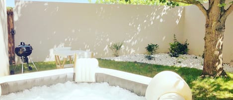 Maison mitoyenne Romantique, 1 grand lit, non-fumeurs, vue jardin | Terrasse/Patio