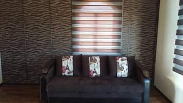 House | Iron/ironing board, free WiFi, bed sheets