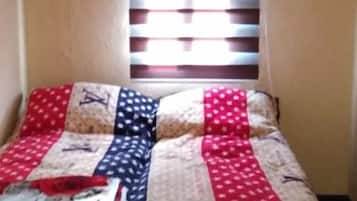 Casa | Tabla de planchar con plancha, wifi gratis y ropa de cama