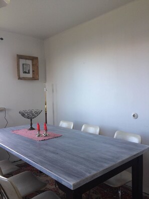 Full-size fridge, microwave, oven, stovetop - Sæból Farm (Flateyri)