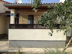 2 bedrooms, premium bedding, individually furnished, desk