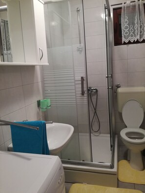 تجهيزات دش، مجففات شعر، مناشف