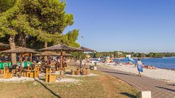 Quầy bar trên bãi biển