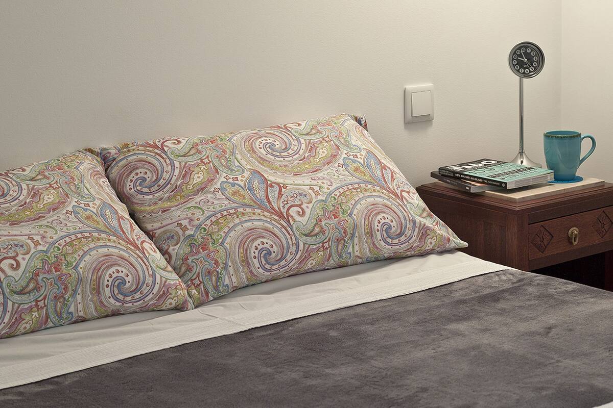 1 bedroom, Egyptian cotton sheets, premium bedding, down duvets