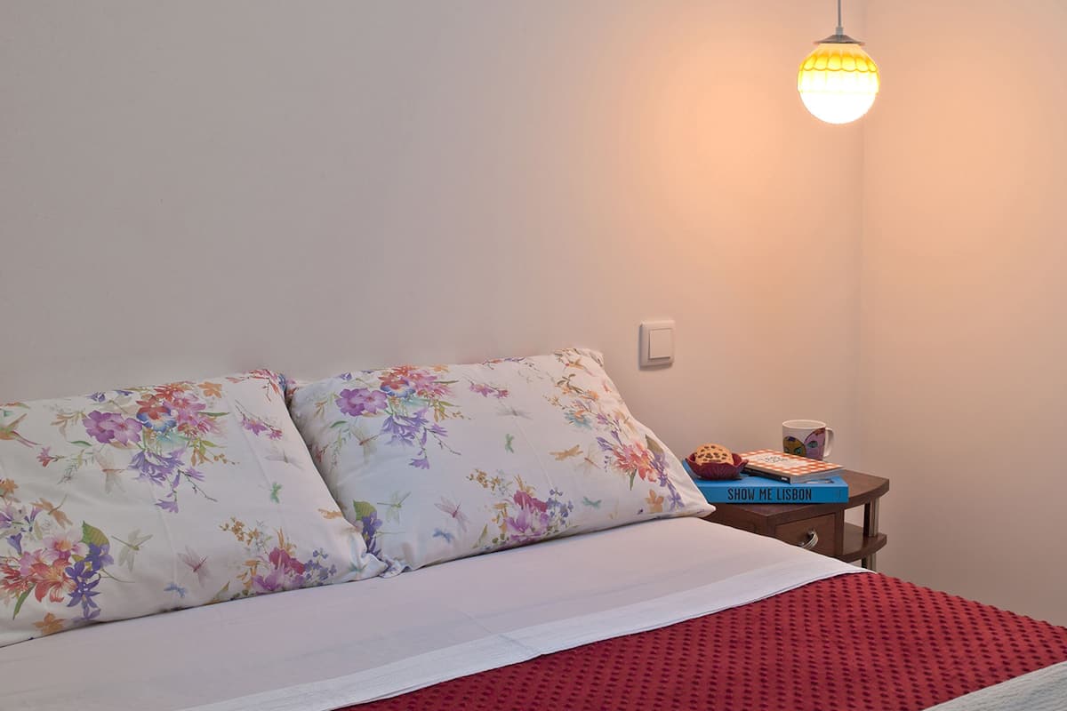 1 bedroom, Egyptian cotton sheets, premium bedding, down duvets