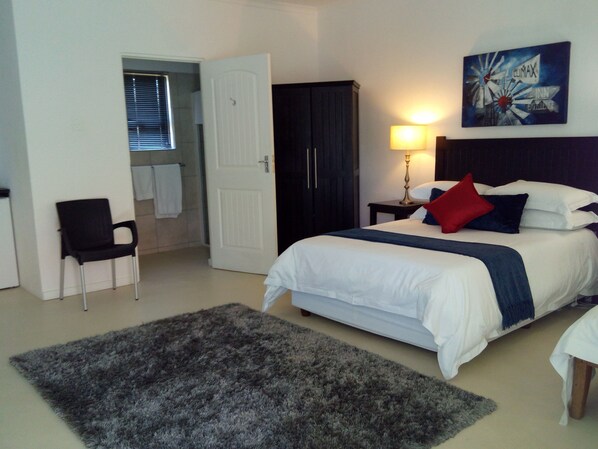 Air conditioning - Inn Excellence B&B (Emthanjeni)