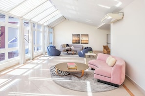 Lobby sitting area - Hotel Estoril (Campos do Jordão)