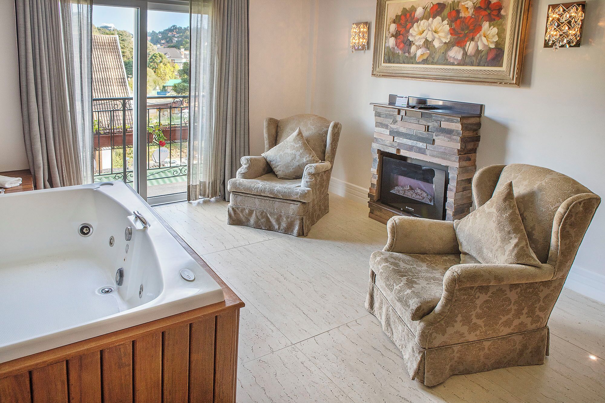 suite lua de mel | in-room safe, soundproofing, travel cot, free wifi