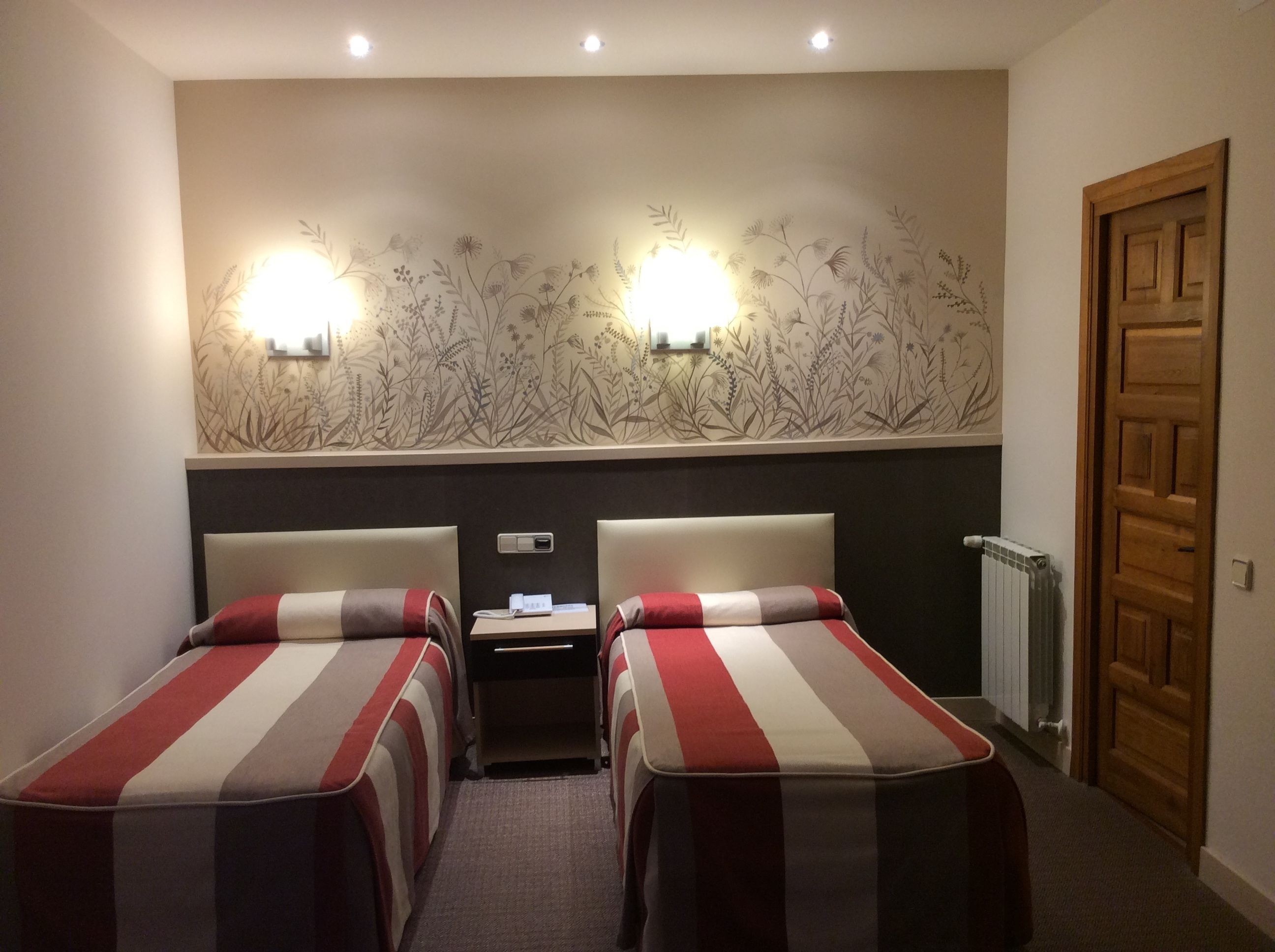 twin room | desk, free cots/infant beds, rollaway beds, free wifi