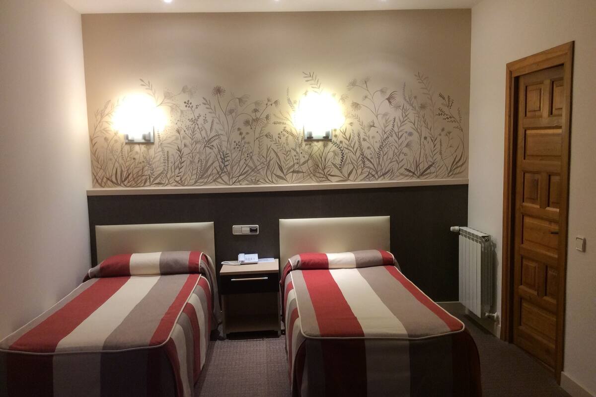 twin room | desk, free cots/infant beds, rollaway beds, free wifi