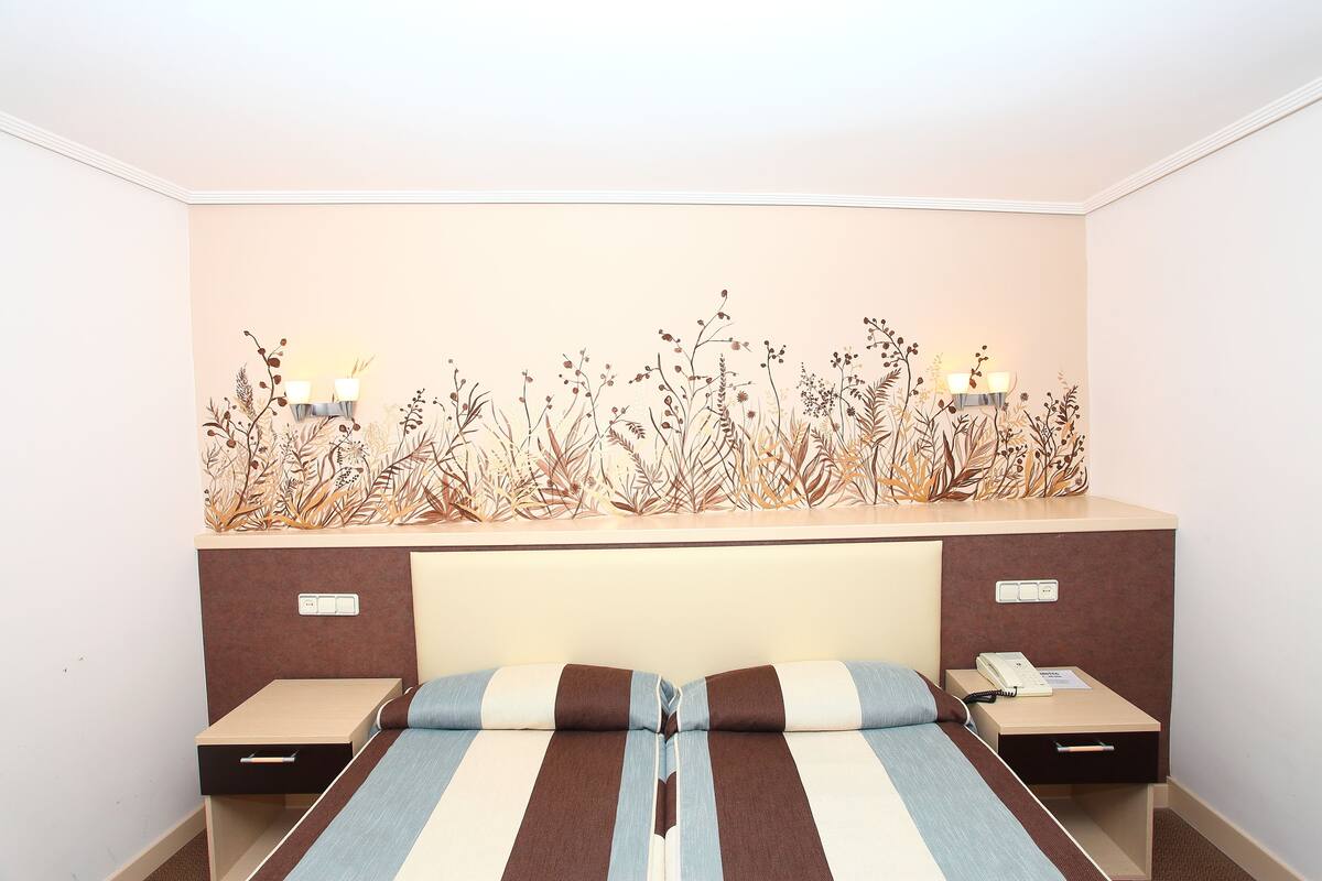 Twin Room | Desk, cribs (free), rollaway beds (surcharge), WiFi (free)