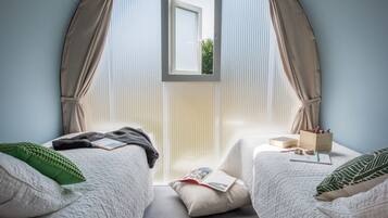 Comfort Mobile Home, 2 Bedrooms, Private Bathroom | 1 bedroom, individually furnished, blackout drapes, free WiFi