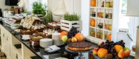 Free daily continental breakfast