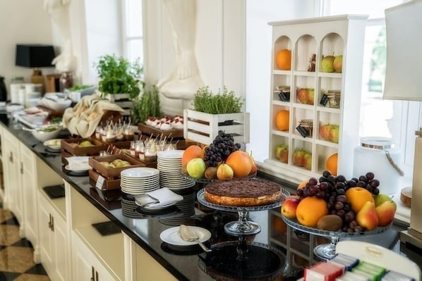 Dagelijks continentaal ontbijt inbegrepen