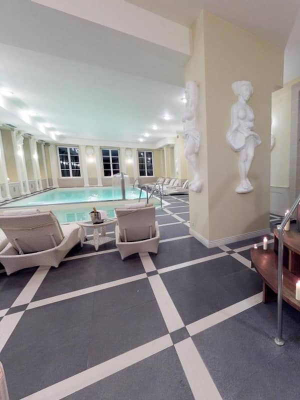 Couples treatment rooms, body treatments, aromatherapy