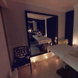 Couples treatment rooms, body treatments, aromatherapy