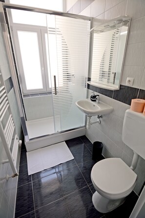 Studio, City View | Bathroom | Shower, towels - Virtus Apartments and Rooms (Zagreb)