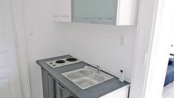 Stúdíóíbúð - borgarsýn | Einkaeldhúskrókur | Ísskápur, rafmagnsketill