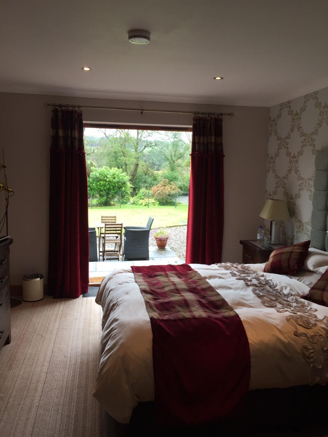 Egyptian cotton sheets, individually decorated, individually furnished