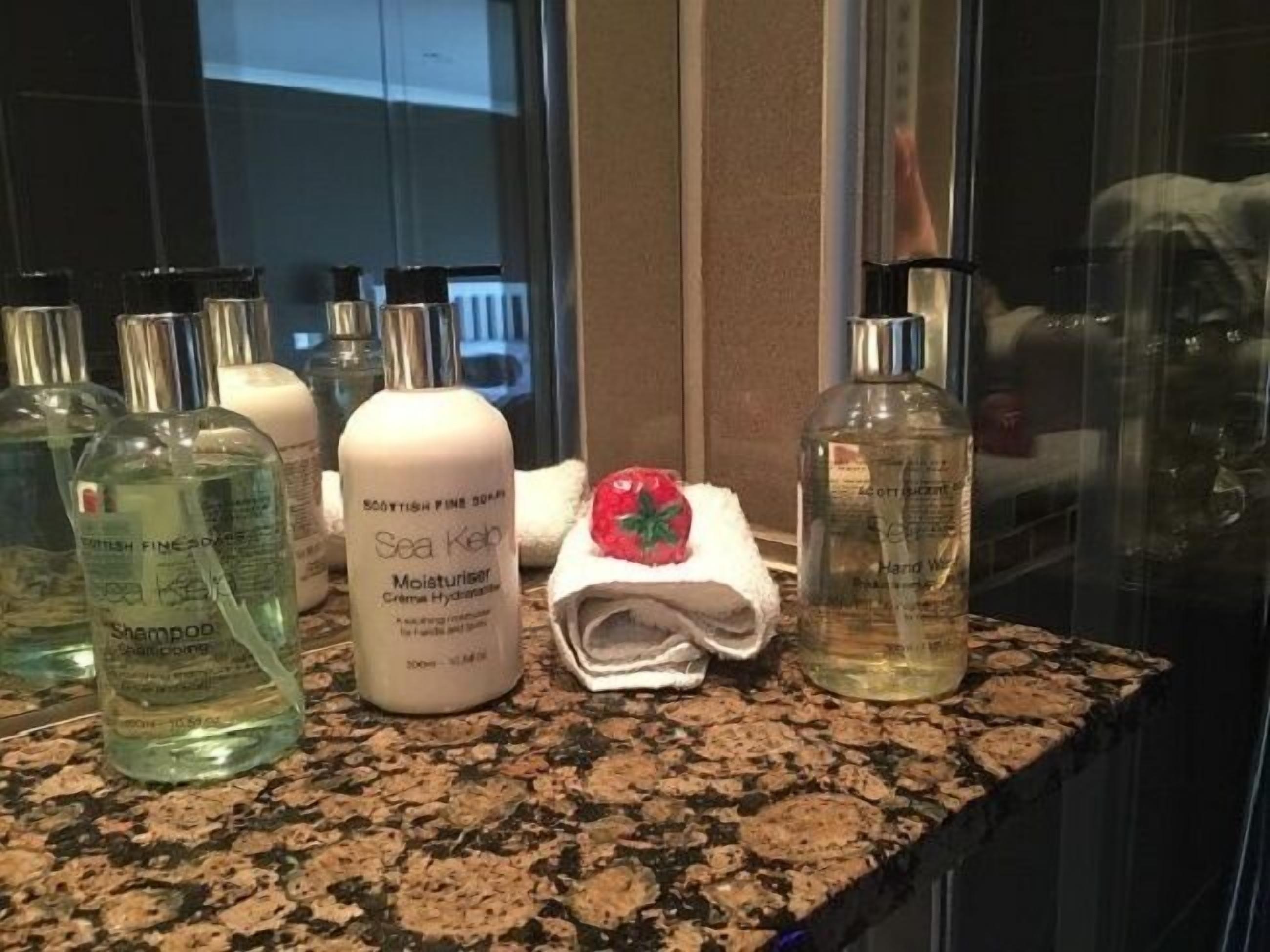 King Room | Bathroom amenities | Shower, free toiletries, hair dryer, bathrobes