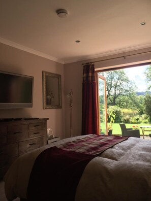 Egyptian cotton sheets, individually decorated, individually furnished - Riverside House (Callander)