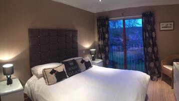 Egyptian cotton sheets, individually decorated, individually furnished