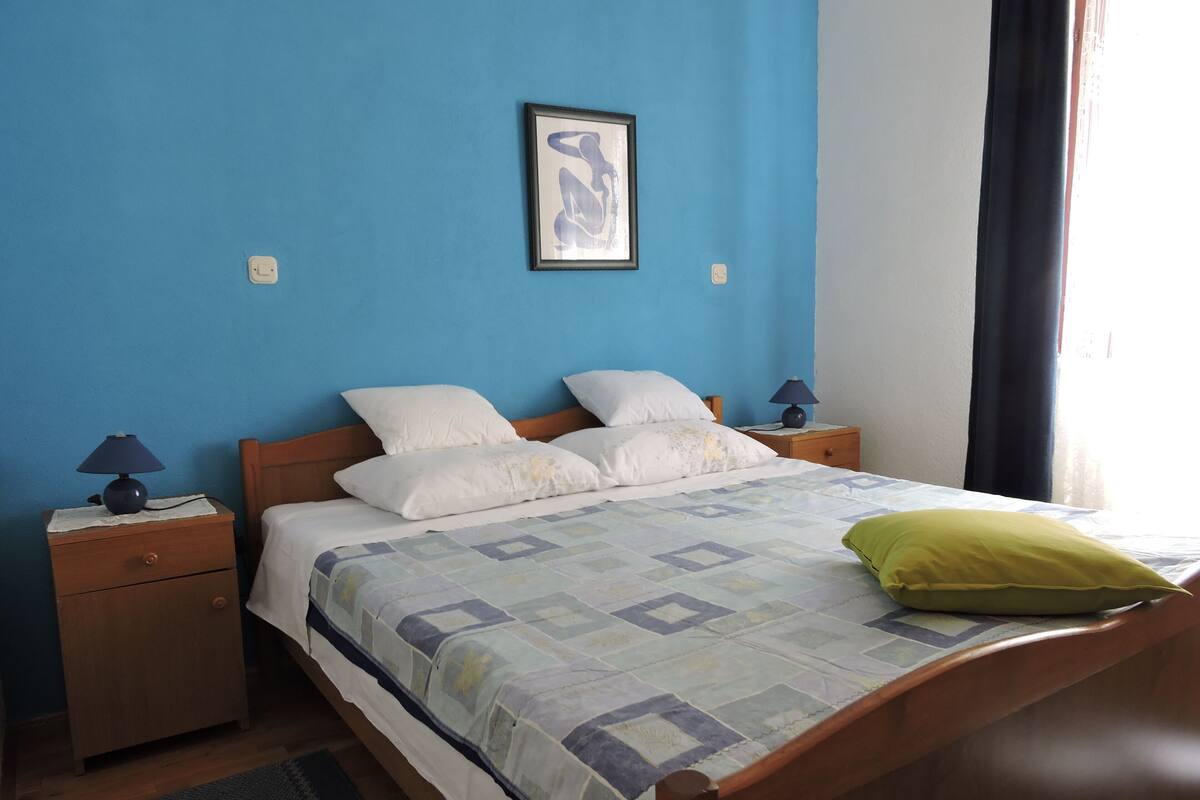 Comfort Apartment, Garden View | Blackout drapes, iron/ironing board, free WiFi, bed sheets