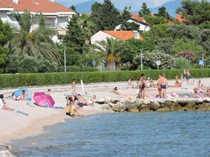 Beach nearby - Apartments Ivanov (Novalja)