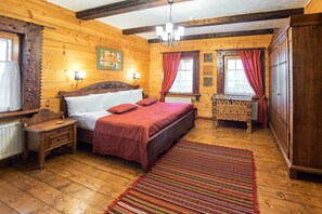 Junior Suite | Minibar, in-room safe, iron/ironing board, bed sheets - Koruna (Tatariv)