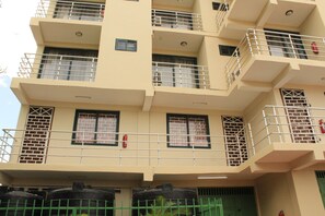 Front of property - Super City Residence & Apartments (Accra)