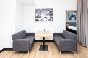 Appartement Supérieur, 2 chambres, balcon | Coin séjour