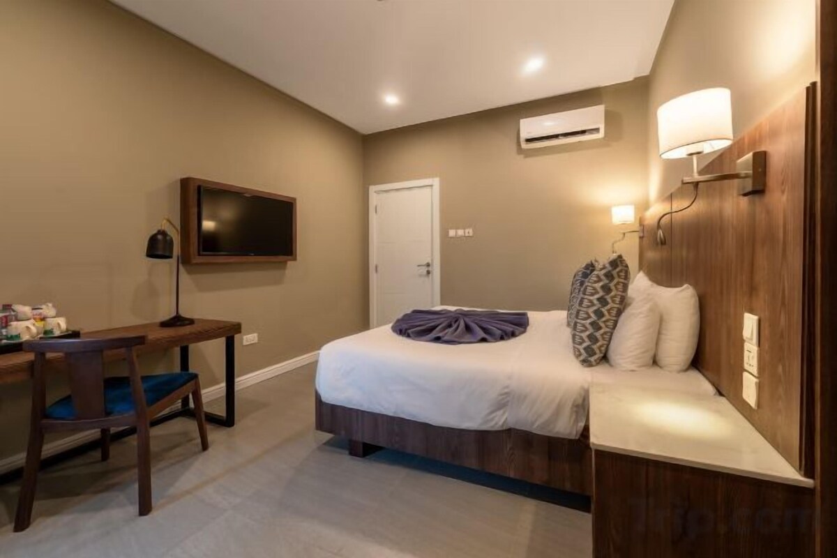Escrivaninha, Wi-Fi de cortesia, roupa de cama